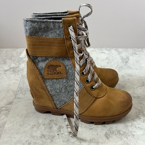 Sorel Lexie Camel Tan Gray Fleece Wedge Lace Up Burnished Ankle Boots 6.5 - Picture 3 of 6